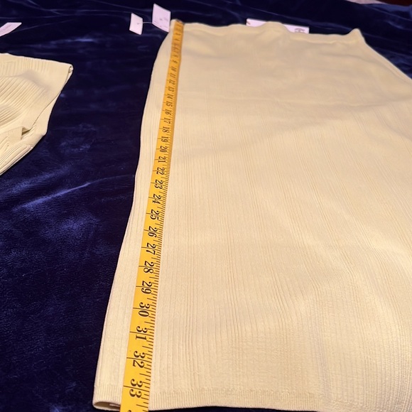 NWT House of Harlow 1960 2-Piece Ribbed Crew Neck/Skirt Set - Picture 10 of 14